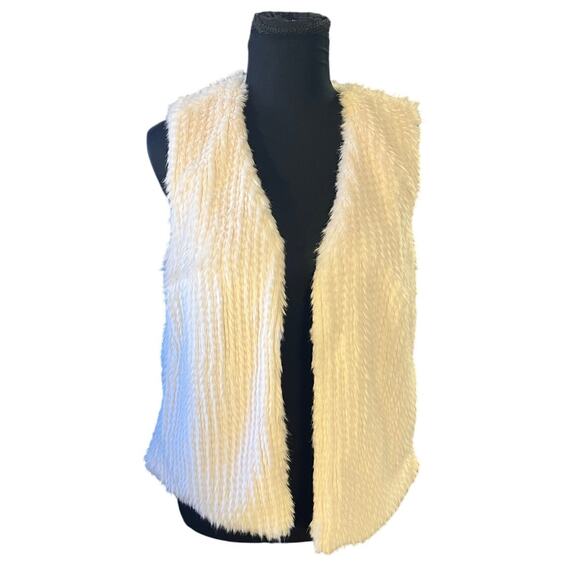 Tart Collections Kyla White Faux Fur Open Front Vest Size M - Picture 1 of 9